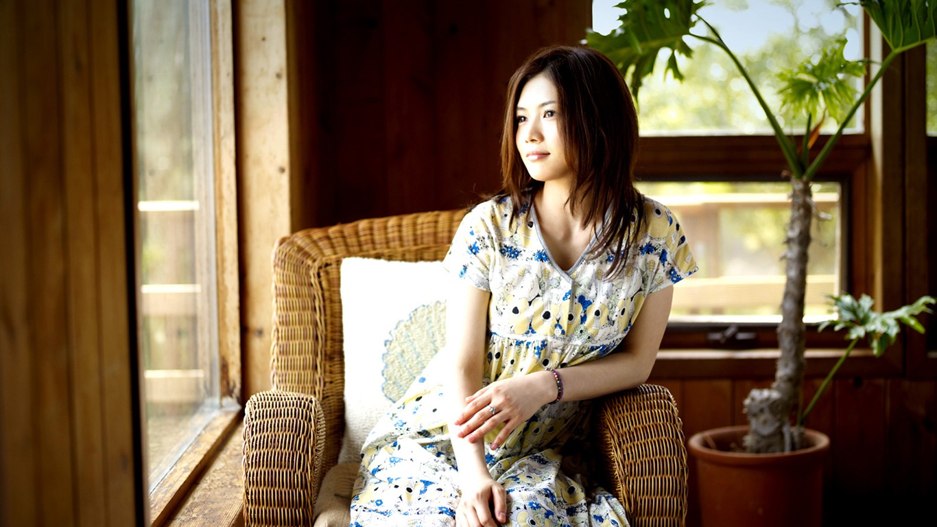 Japanische Sängerin Yui Yoshioka HD Wallpaper #6 - 1366x768