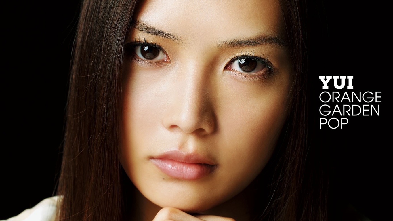 일본 가수 요시오카 유이의 HD 배경 화면 #20 - 1366x768