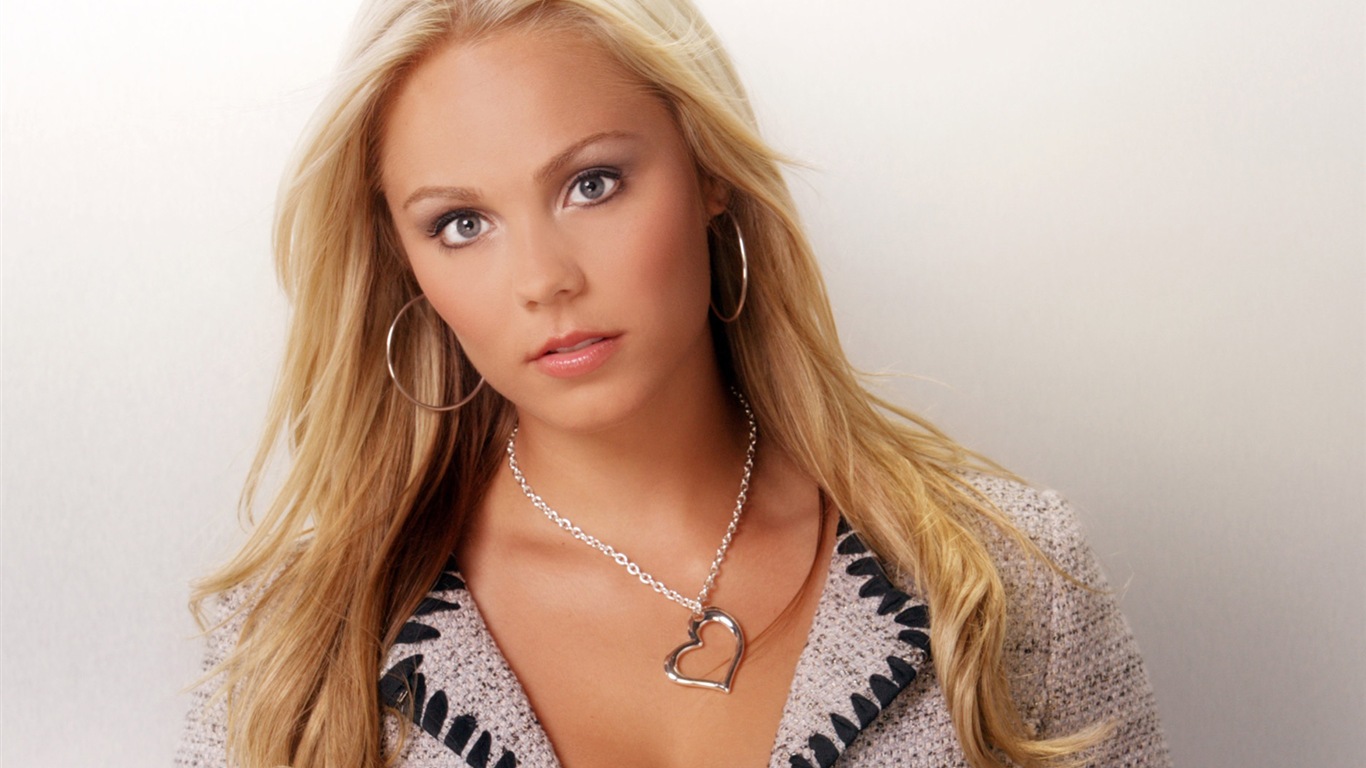 Laura Vandervoort HD tapety na plochu #6 - 1366x768