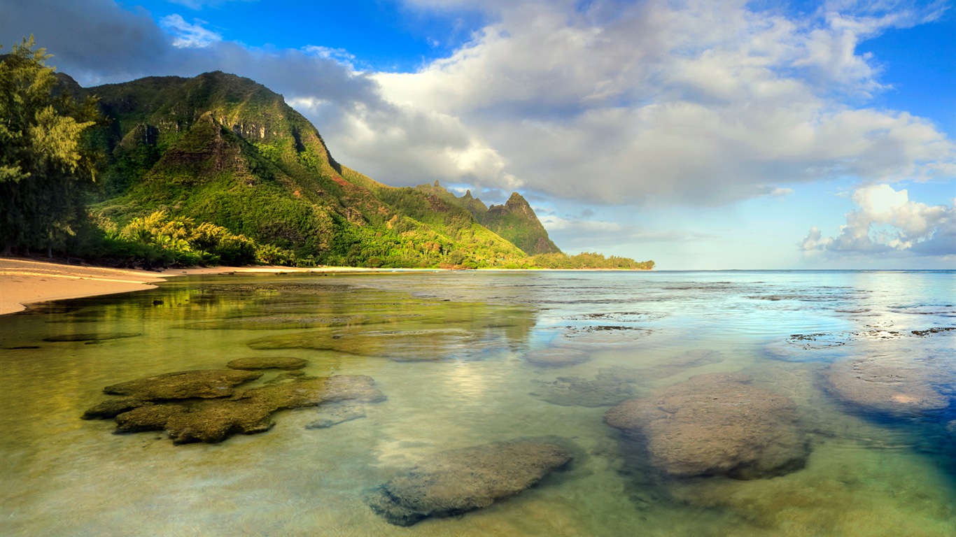 Windows 8 Theme Wallpaper: Hawaiian Landschaft #1 - 1366x768