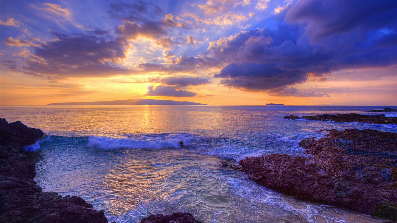 Windows 8 theme wallpaper: Beach sunrise and sunset views #2 - 1366x768