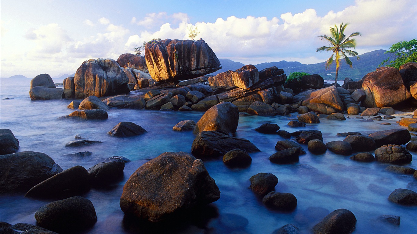 윈도우 8 테마 배경 화면 : 해변의 일출과 일몰보기 #3 - 1366x768