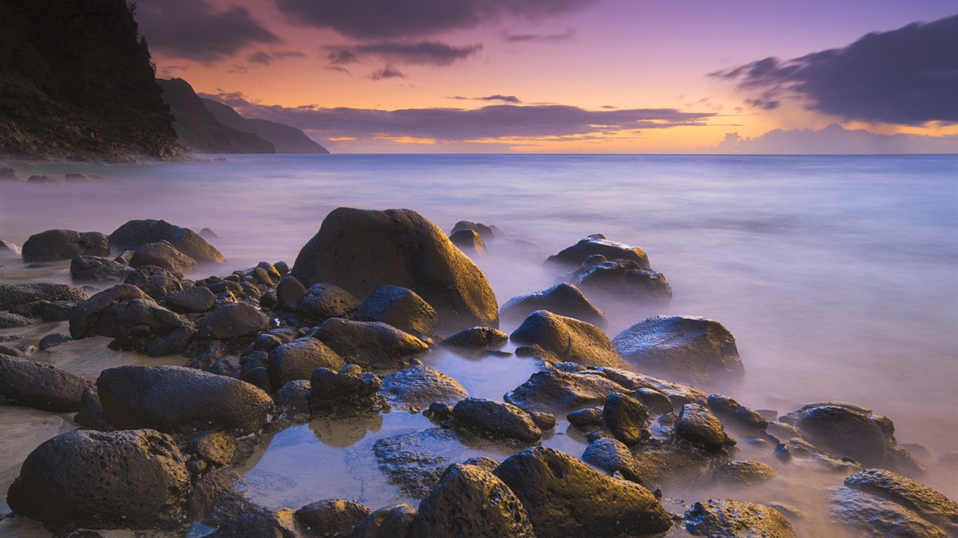 Windows 8 theme wallpaper: Beach sunrise and sunset views #7 - 1366x768
