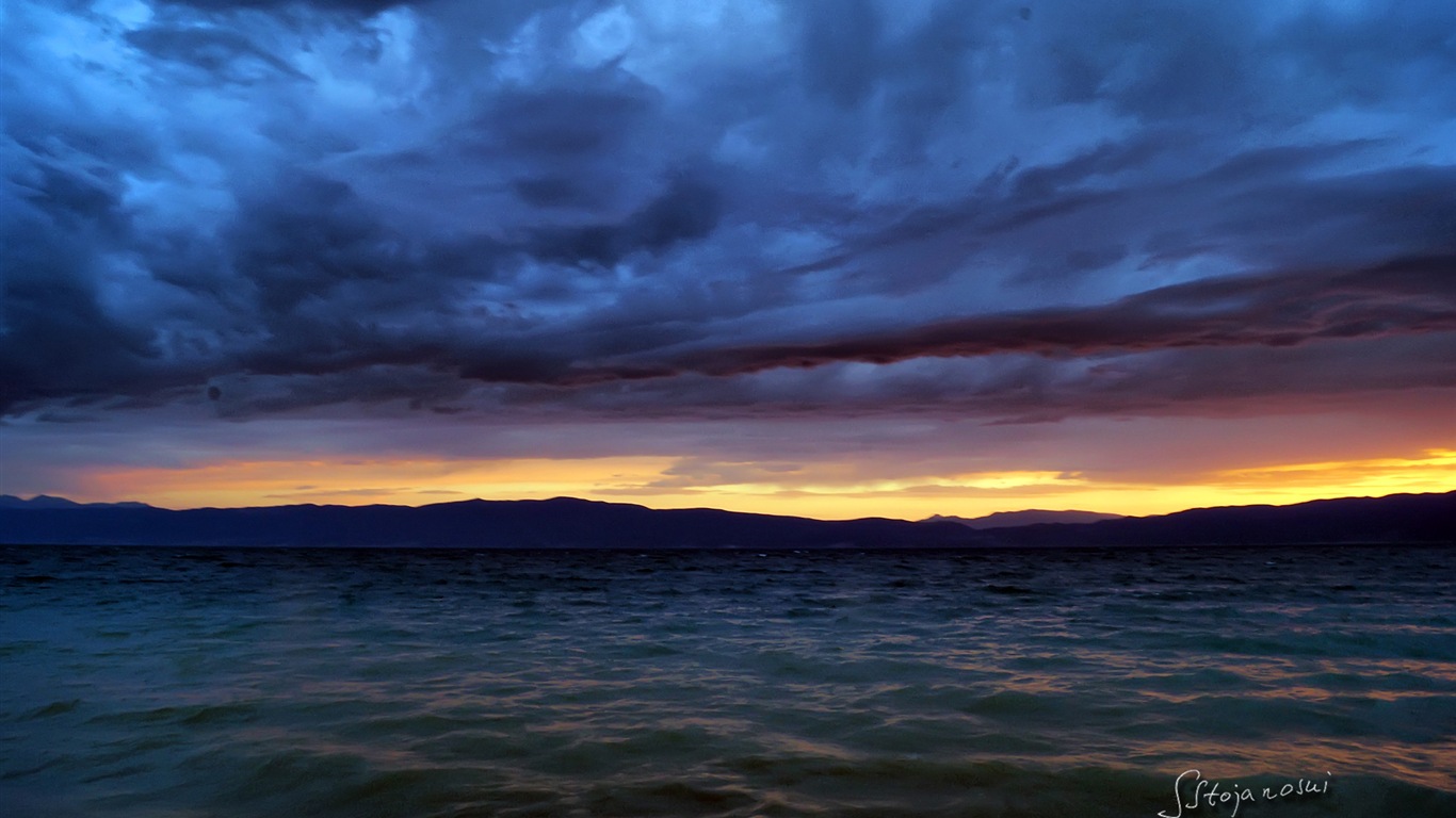 Po západu slunce, Lake Ohrid, Windows 8 téma HD Tapety na plochu #4 - 1366x768