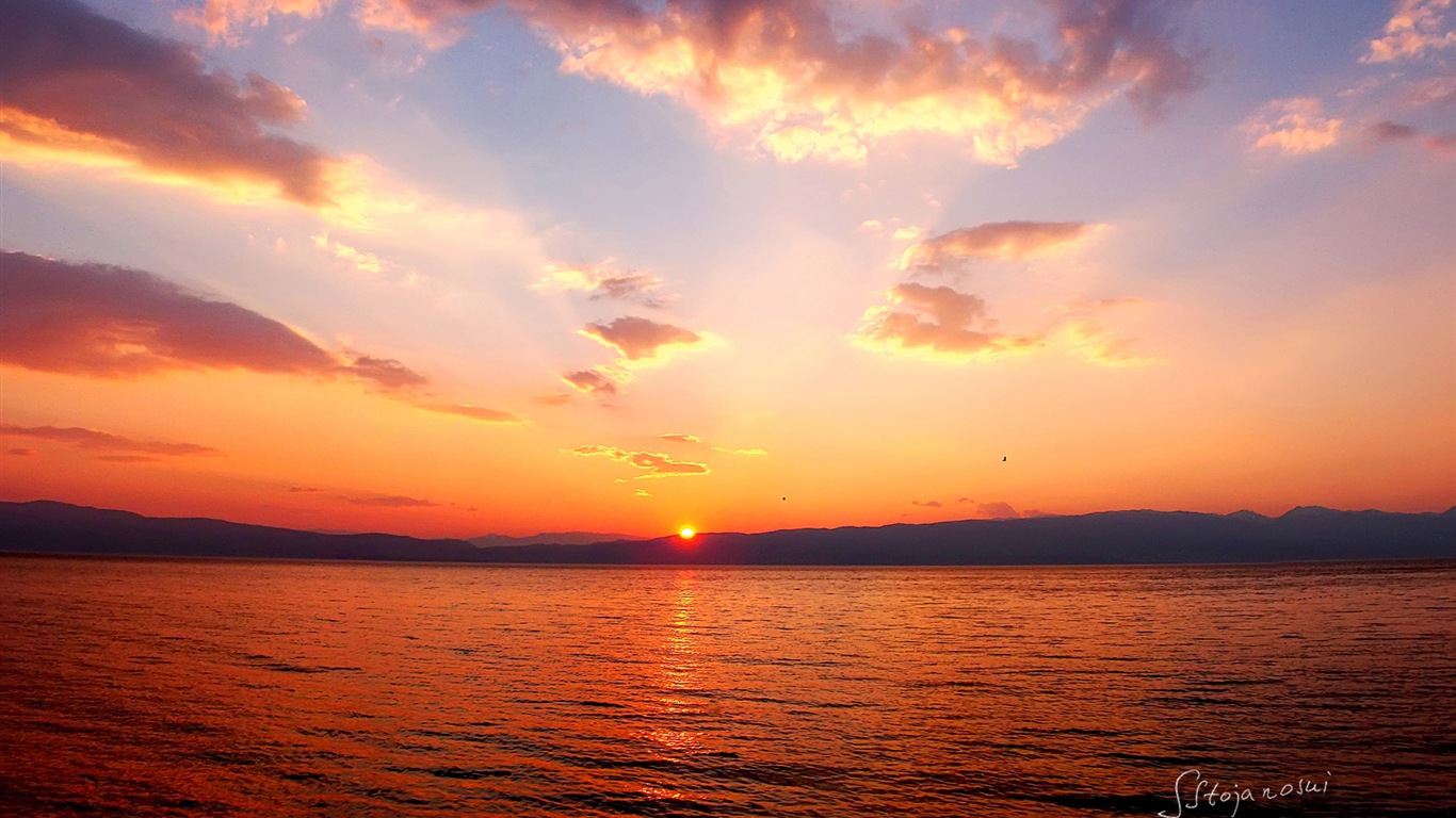 Po západu slunce, Lake Ohrid, Windows 8 téma HD Tapety na plochu #9 - 1366x768