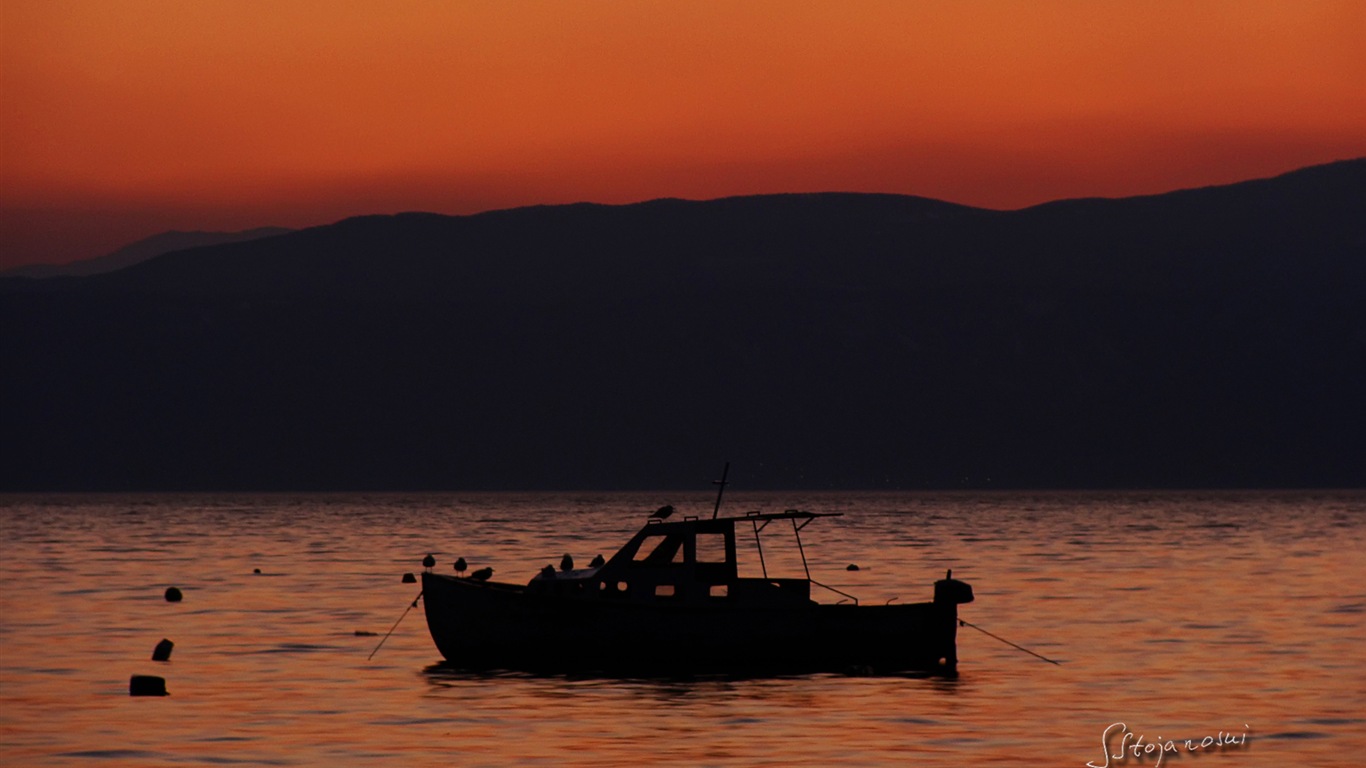 Po západu slunce, Lake Ohrid, Windows 8 téma HD Tapety na plochu #10 - 1366x768