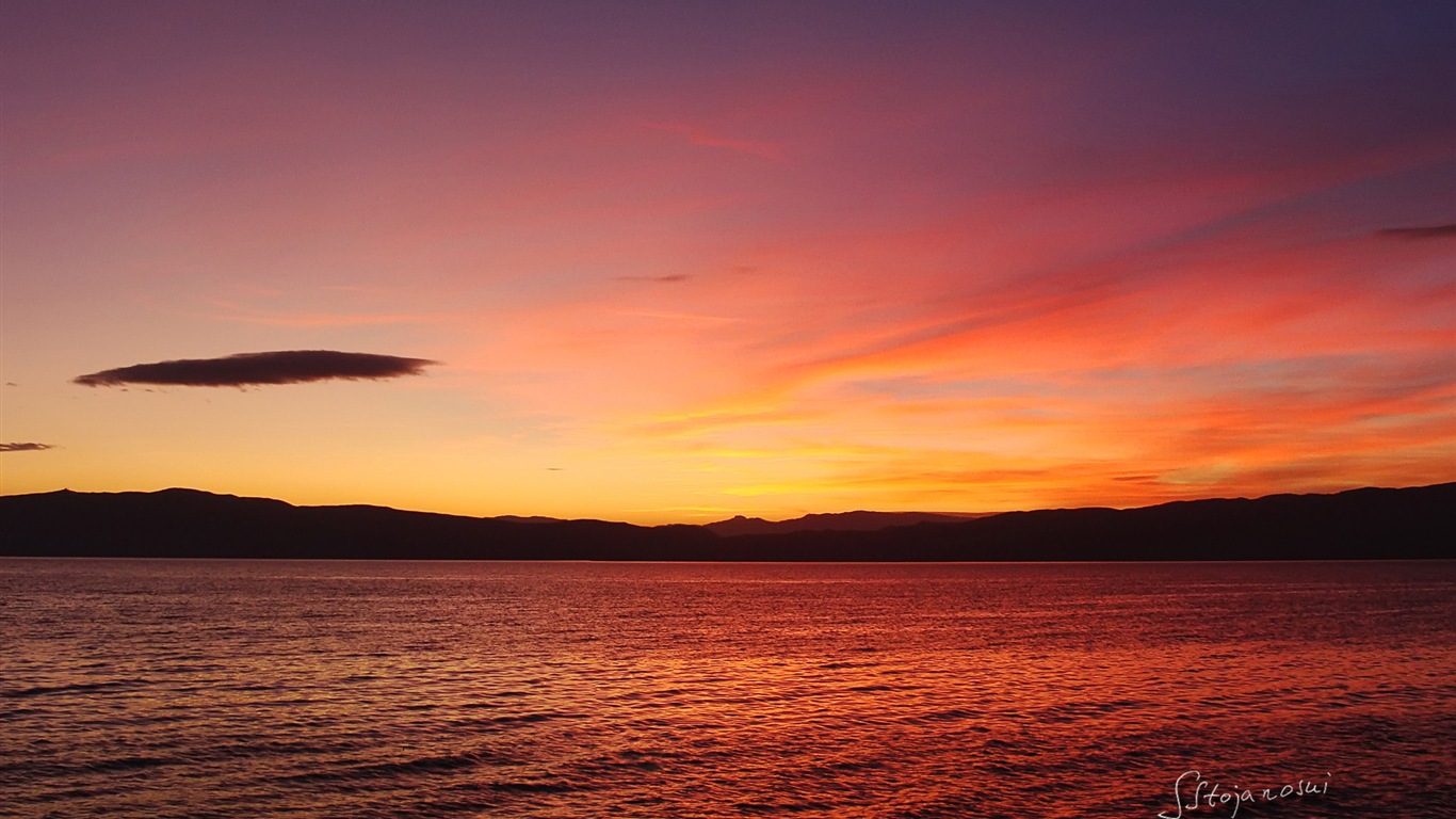 Po západu slunce, Lake Ohrid, Windows 8 téma HD Tapety na plochu #12 - 1366x768