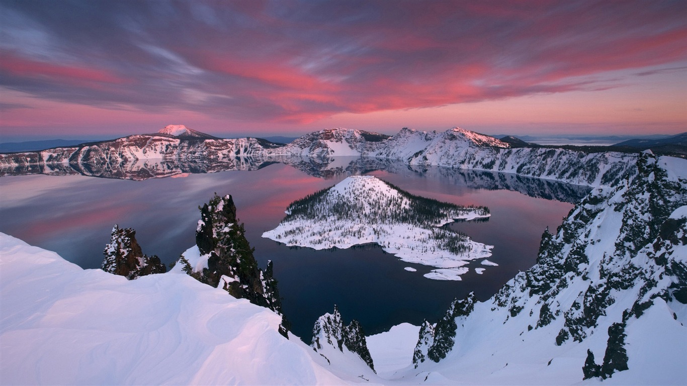 Volcanique paysage de lac fonds d'écran HD #9 - 1366x768