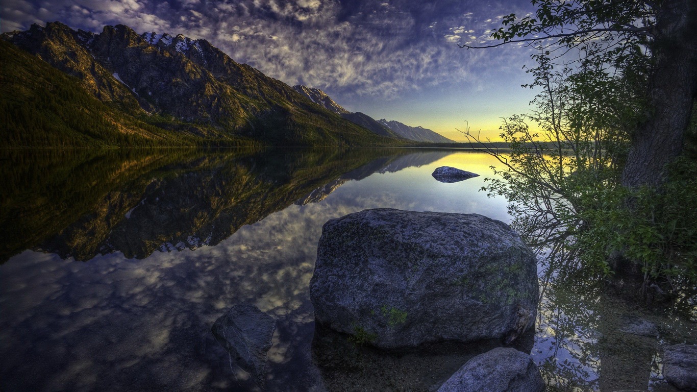 Reflection in the water natural scenery wallpaper #13 - 1366x768