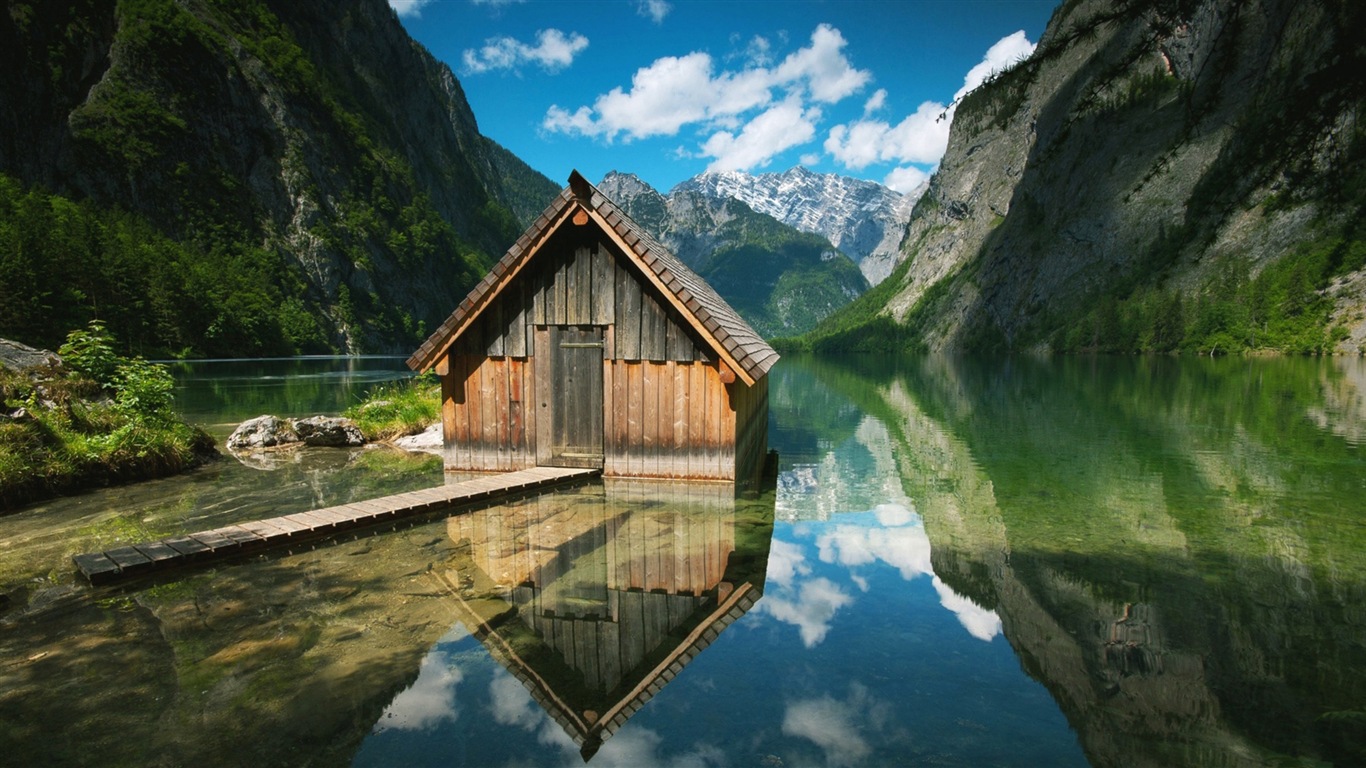 Reflection in the water natural scenery wallpaper #15 - 1366x768