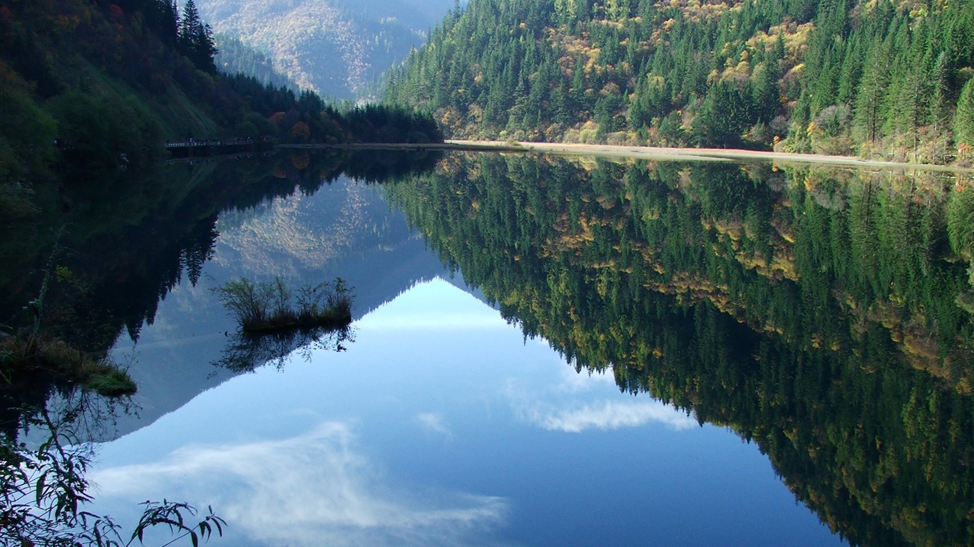 Reflection in the water natural scenery wallpaper #16 - 1366x768