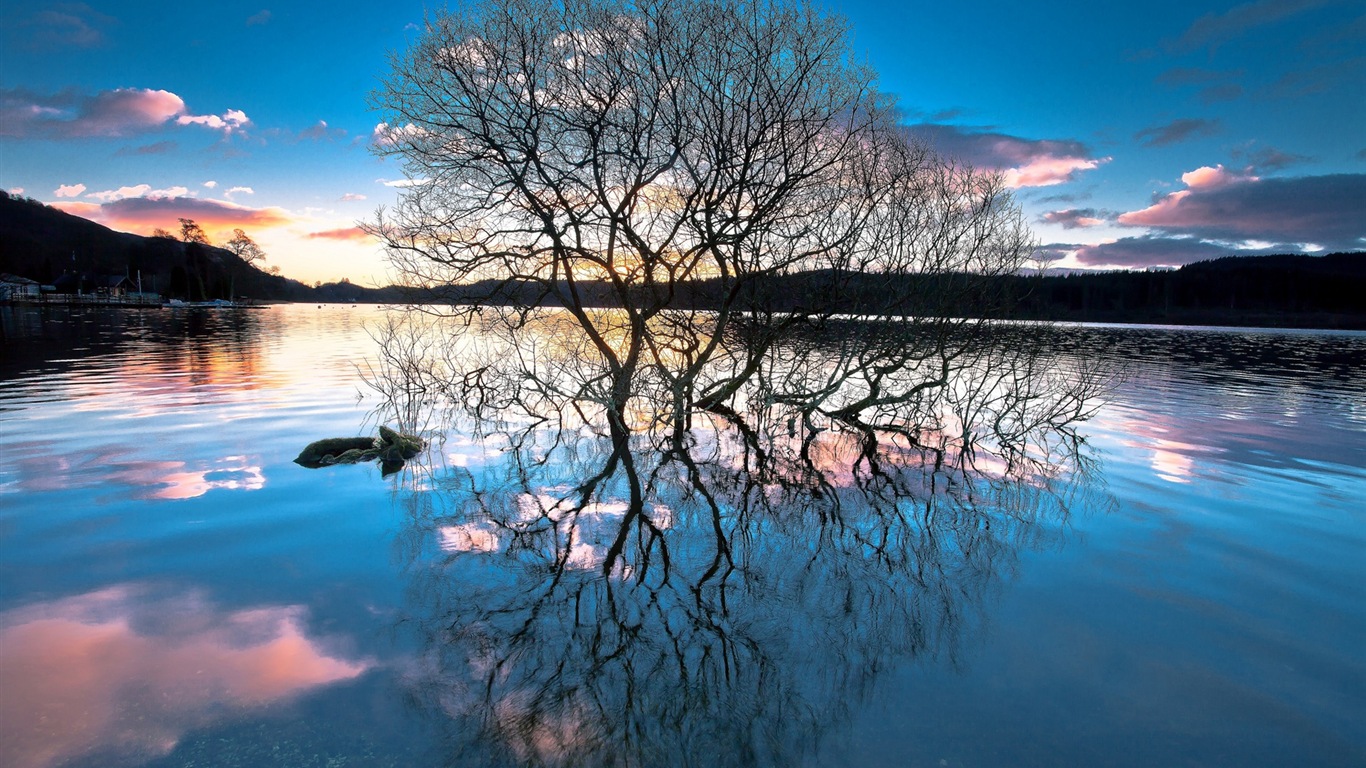 Reflection in the water natural scenery wallpaper #19 - 1366x768