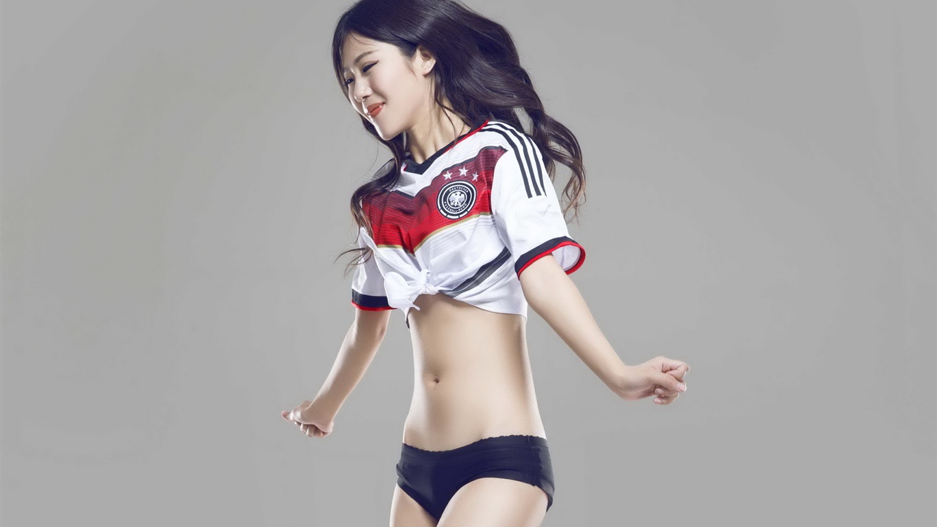 32 maillots Coupe du Monde de football, bébé fonds d'écran magnifiques filles HD #5 - 1366x768