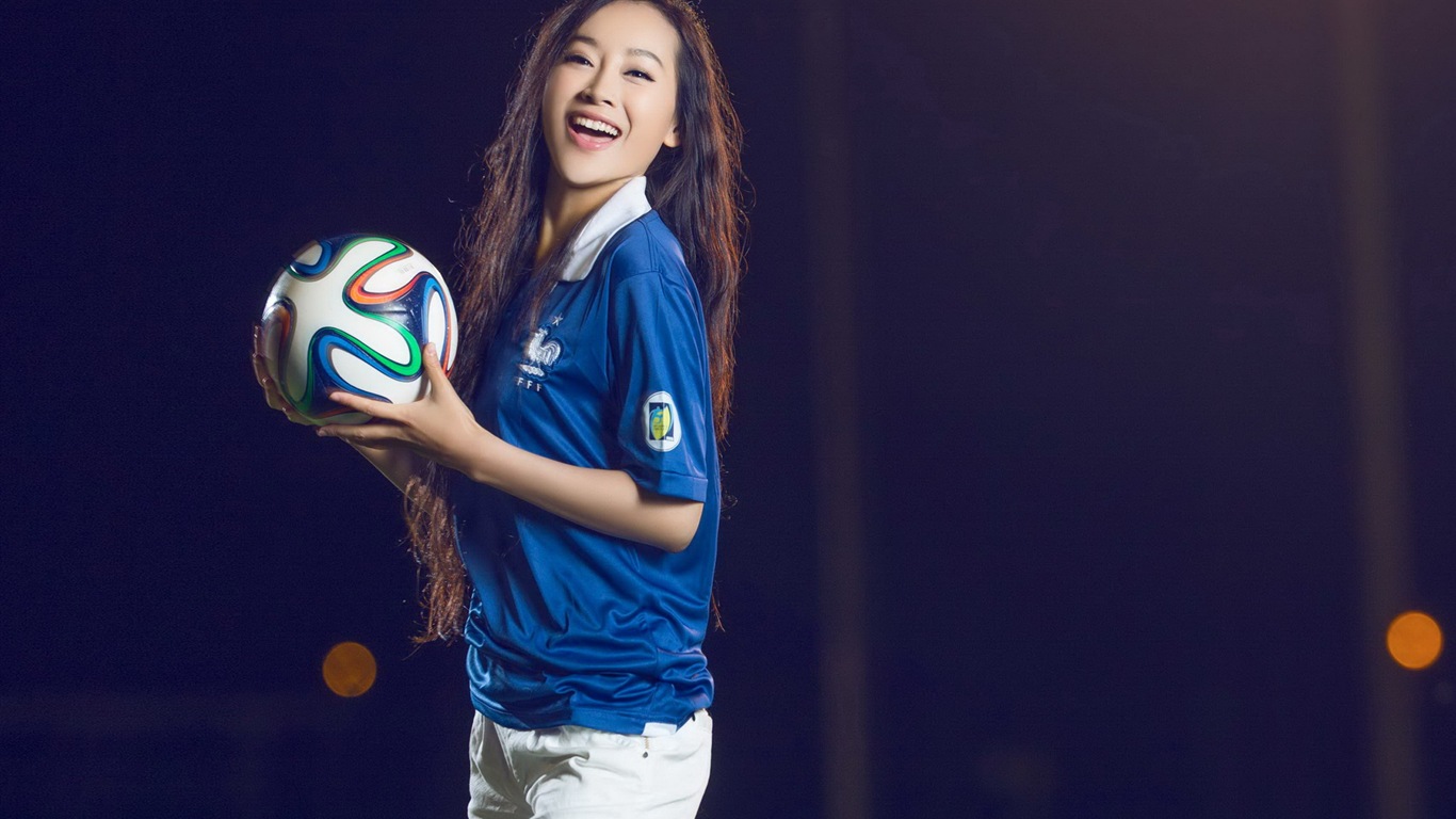 32 월드컵 유니폼, 축구 아기 아름다운 여자의 HD 배경 화면 #20 - 1366x768
