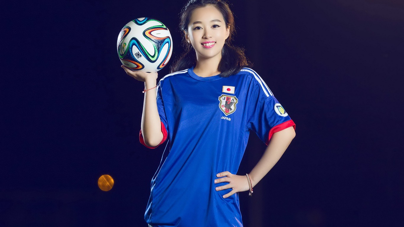 32 World Cup dresy, fotbalové dítě krásné dívky HD Tapety na plochu #27 - 1366x768