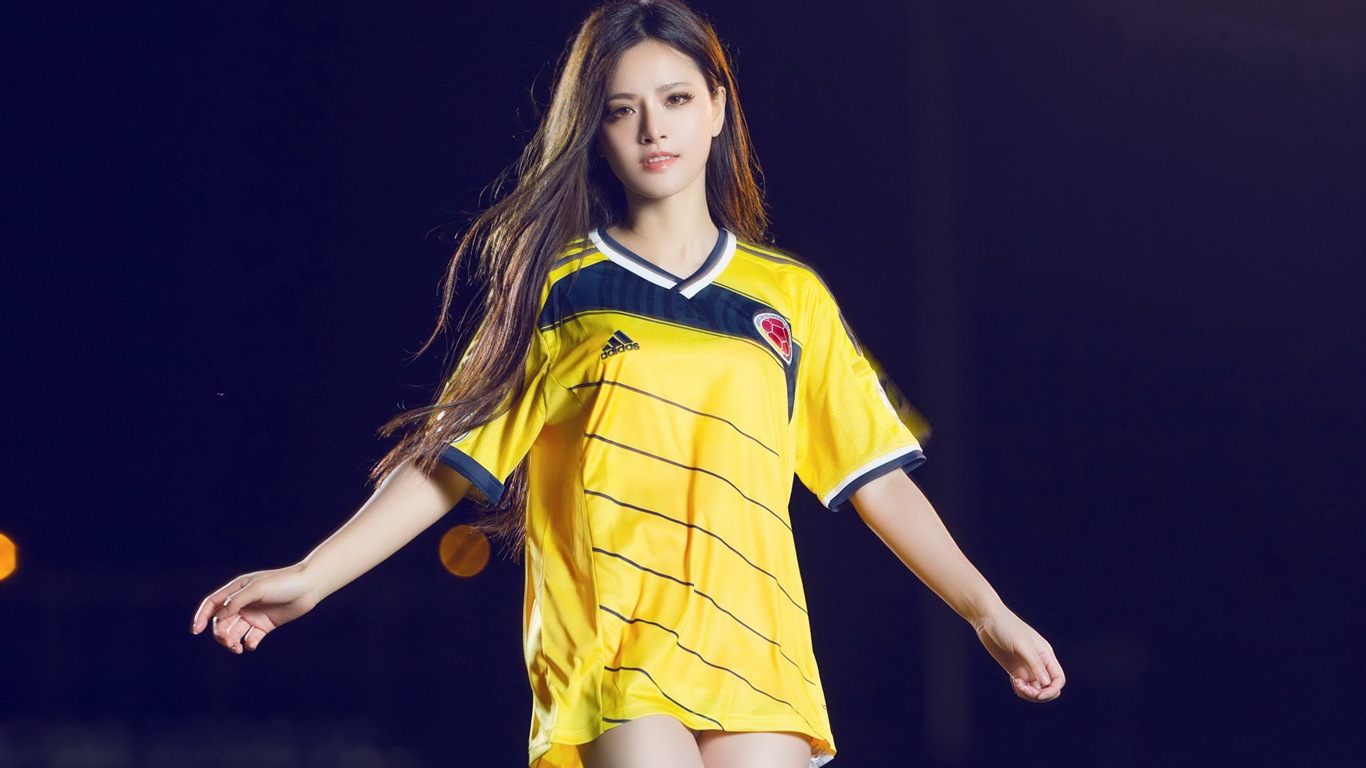 32 World Cup dresy, fotbalové dítě krásné dívky HD Tapety na plochu #29 - 1366x768