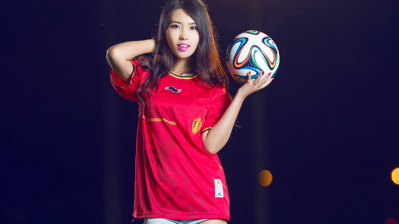 32 World Cup dresy, fotbalové dítě krásné dívky HD Tapety na plochu #31 - 1366x768
