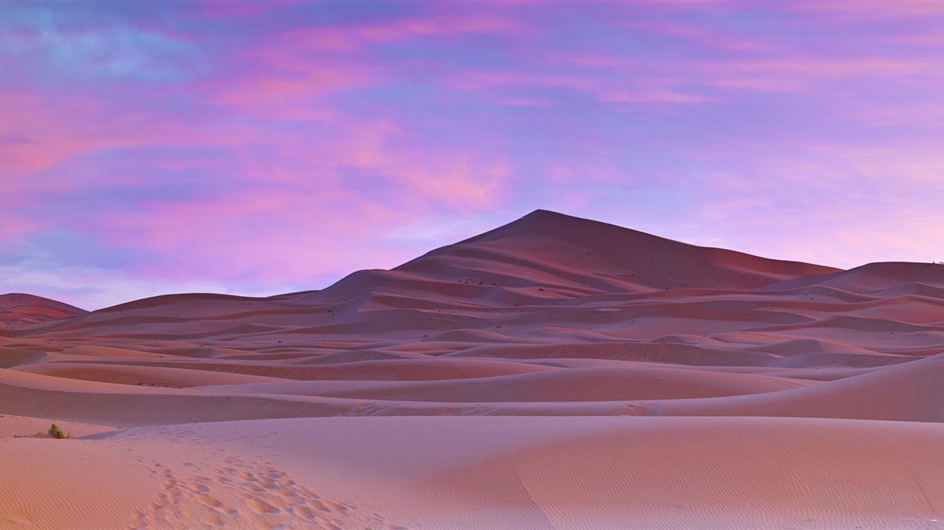 炎热干旱的沙漠，Windows 8 全景宽屏壁纸1 - 1366x768