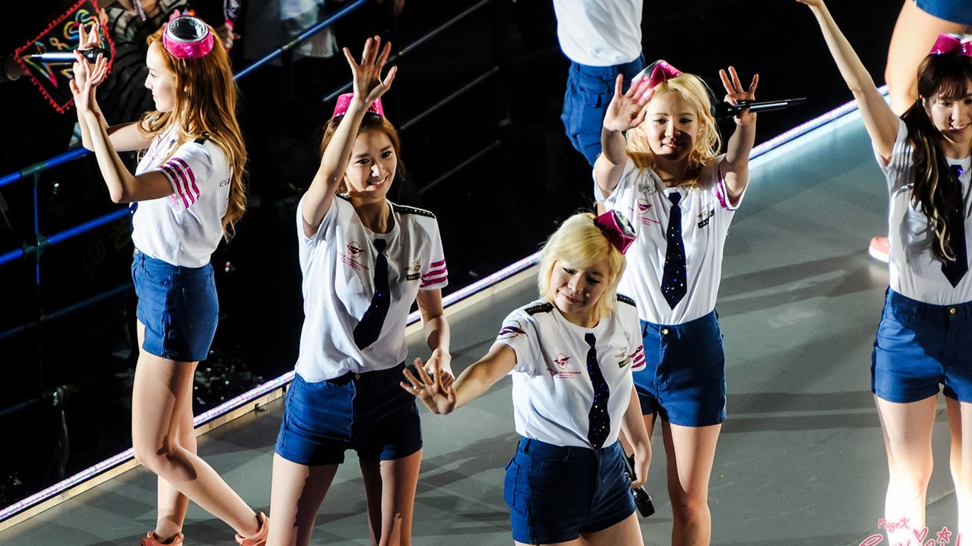 Girls Generation SNSD Girls & Frieden Japan Tour HD Wallpaper #20 - 1366x768