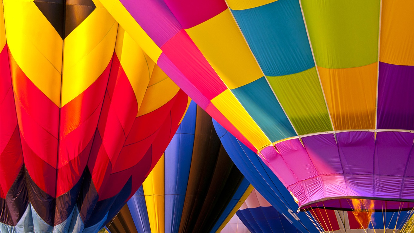 Regenbogen Heißluftballon, Windows 8 Theme HD Wallpaper #6 - 1366x768