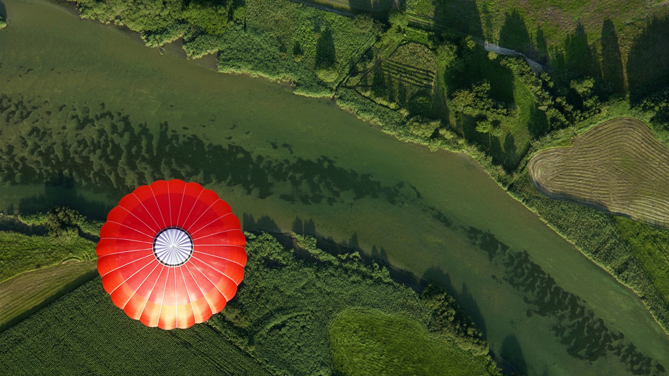 Regenbogen Heißluftballon, Windows 8 Theme HD Wallpaper #8 - 1366x768