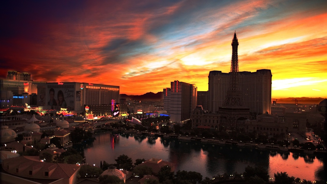 Krásný večer v Las Vegas HD tapety #5 - 1366x768