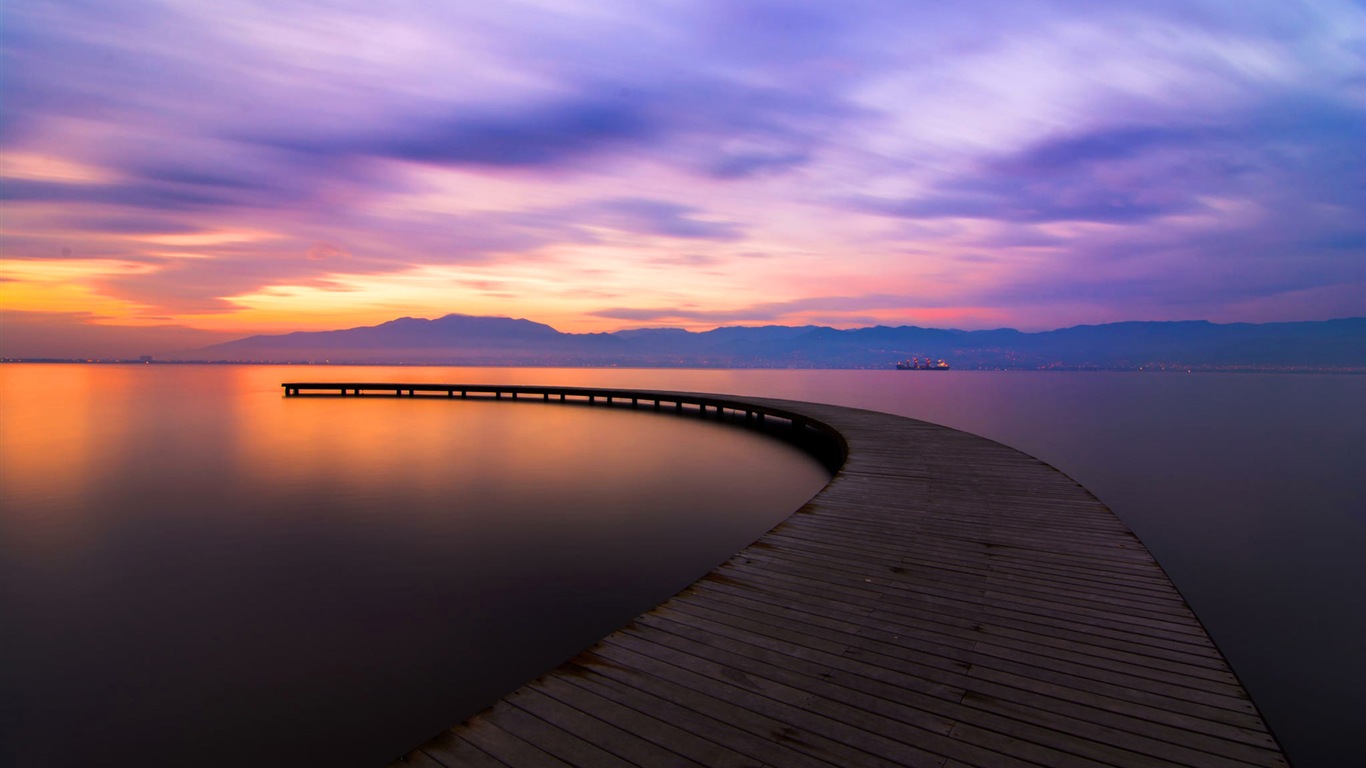 Lake et promenade au crépuscule vues fonds d'écran HD #9 - 1366x768