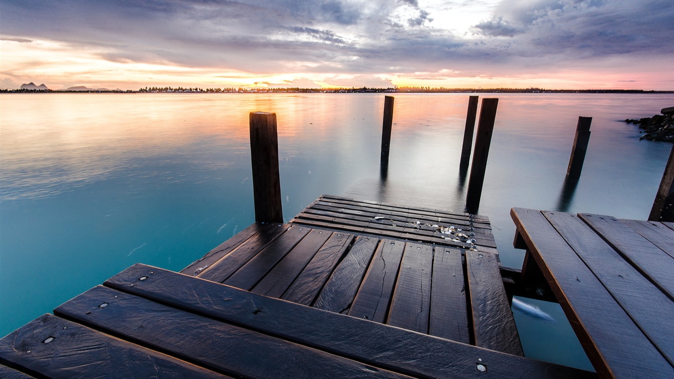 Lake a Boardwalk výhled soumraku HD tapety na plochu #19 - 1366x768