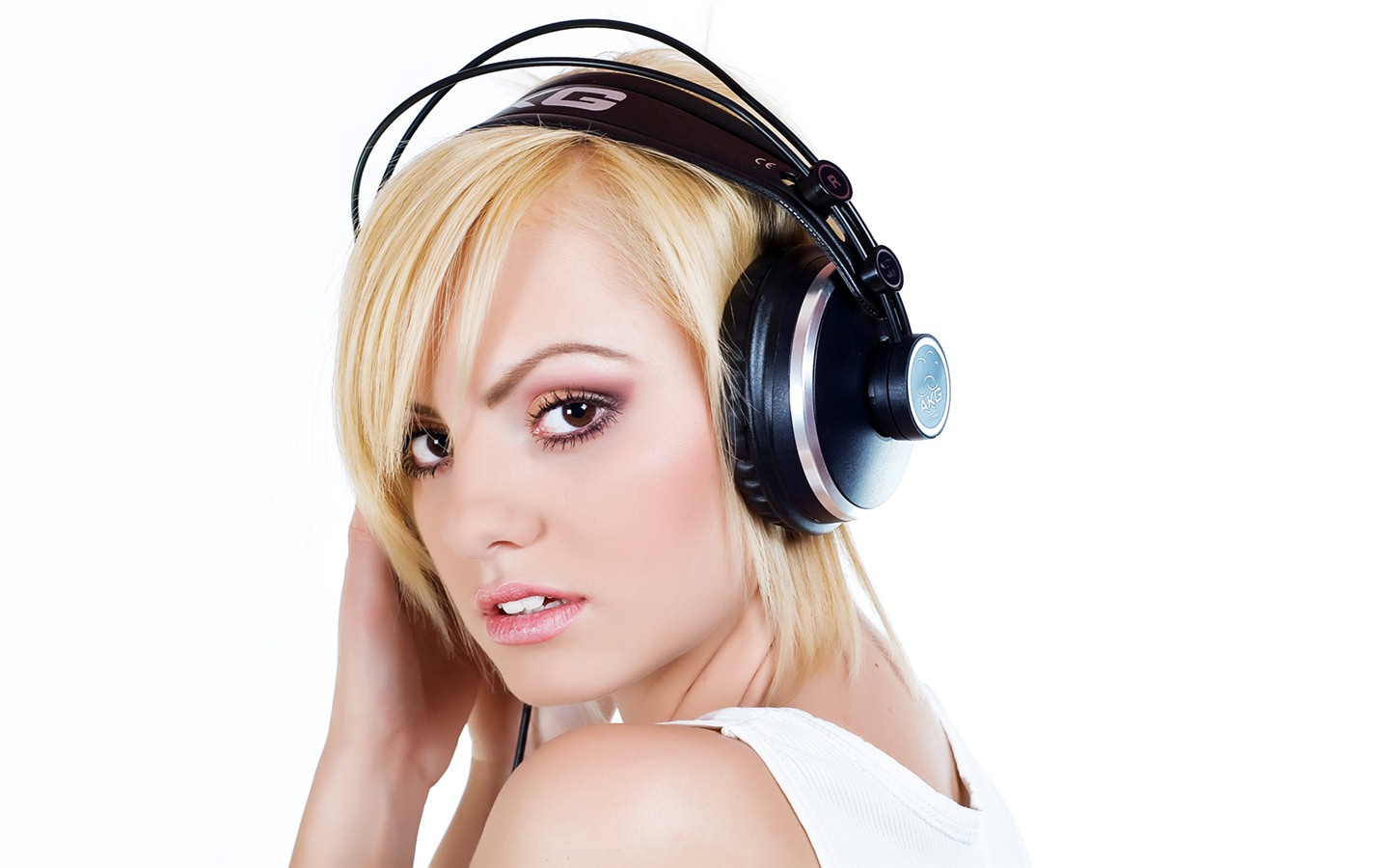 Alexandra Stan hermosos fondos de pantalla #6 - 1440x900