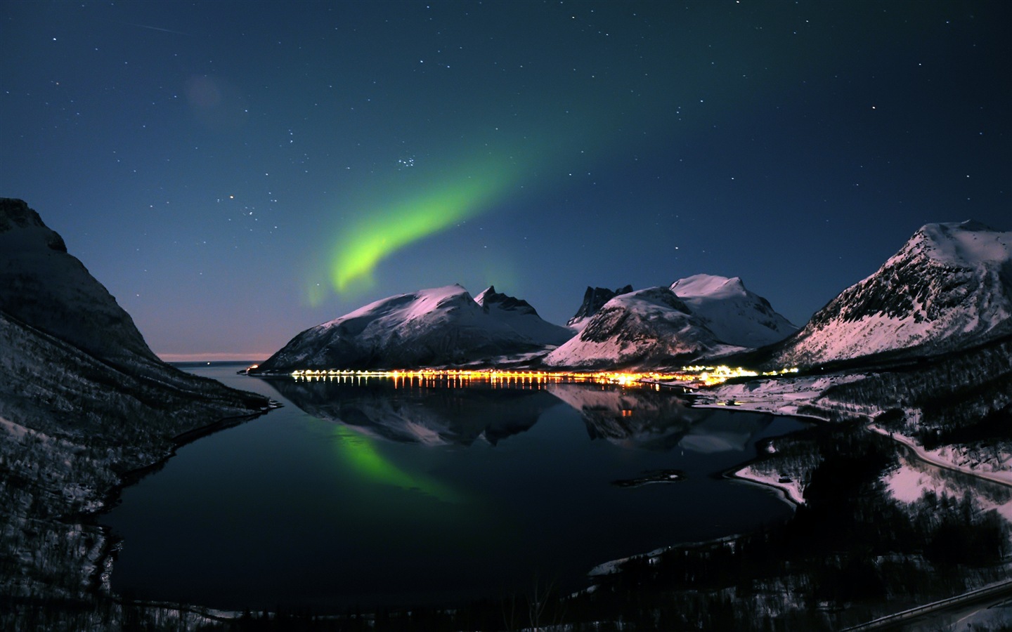 Natural wonders of the Northern Lights HD Wallpaper (2) #2 - 1440x900