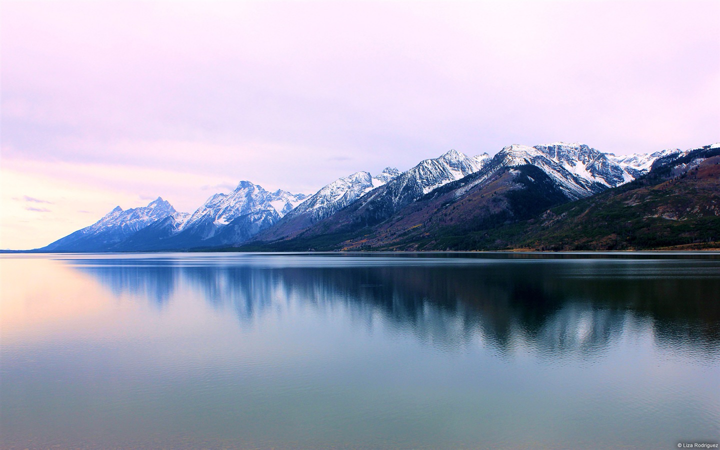 Красивые горы, озеро, лес, Windows 8 тема HD обои #4 - 1440x900
