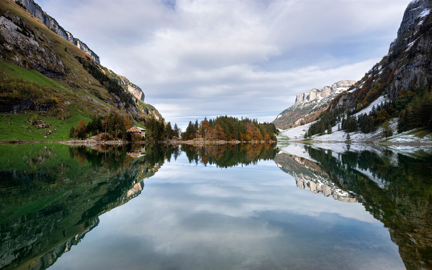 Calm lake with water reflection, Windows 8 HD wallpapers #11 - 1440x900