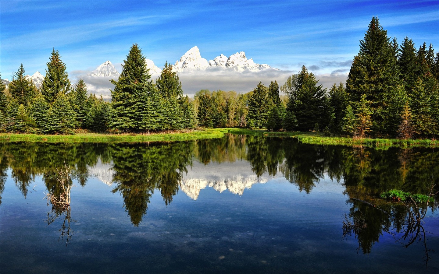 Nubes Montañas de agua naturales de belleza fondos de pantalla paisaje HD #1 - 1440x900