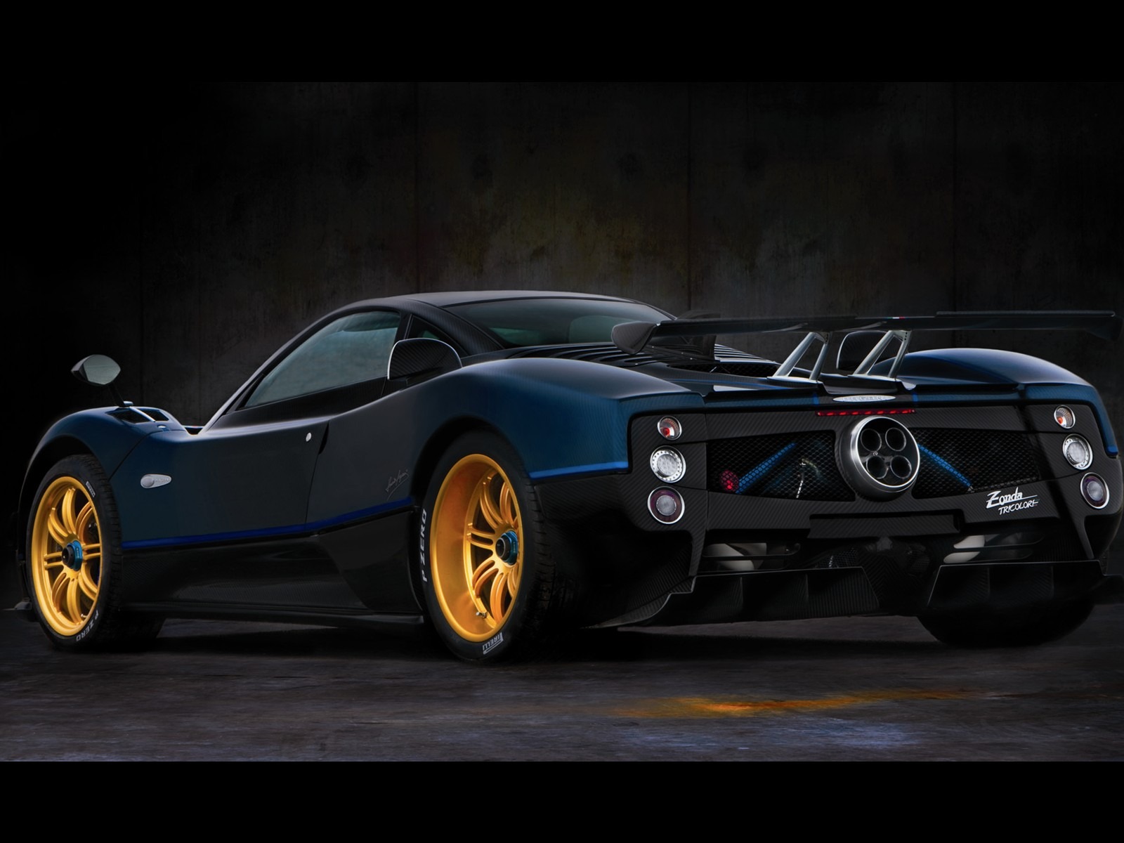 Pagani Autos Widescreen Wallpaper #2 - 1600x1200