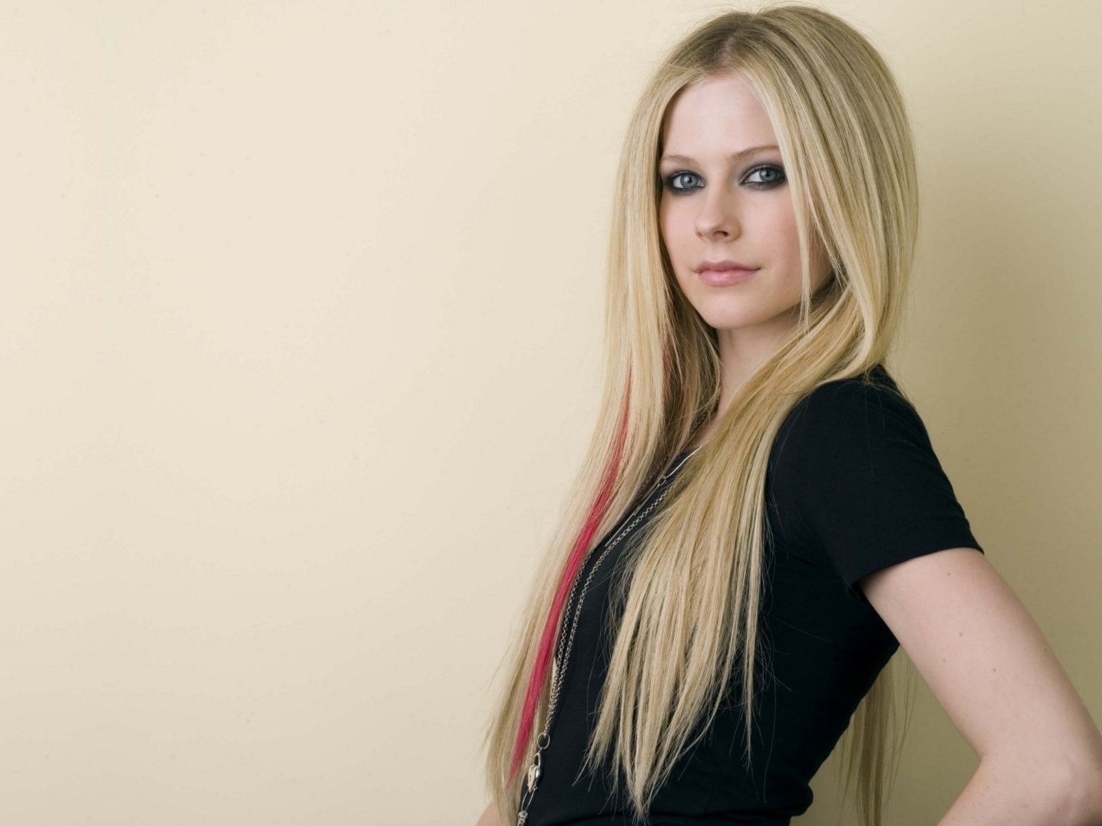 Avril Lavigne schöne Tapete #8 - 1600x1200