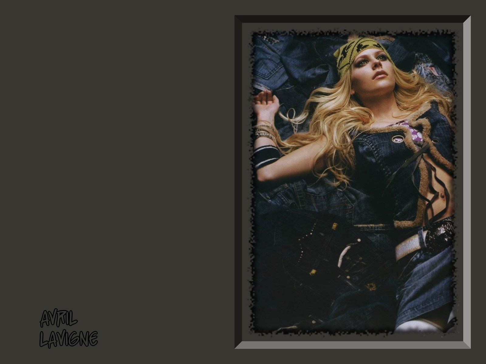 Avril Lavigne 艾薇儿·拉维妮 美女壁纸23 - 1600x1200