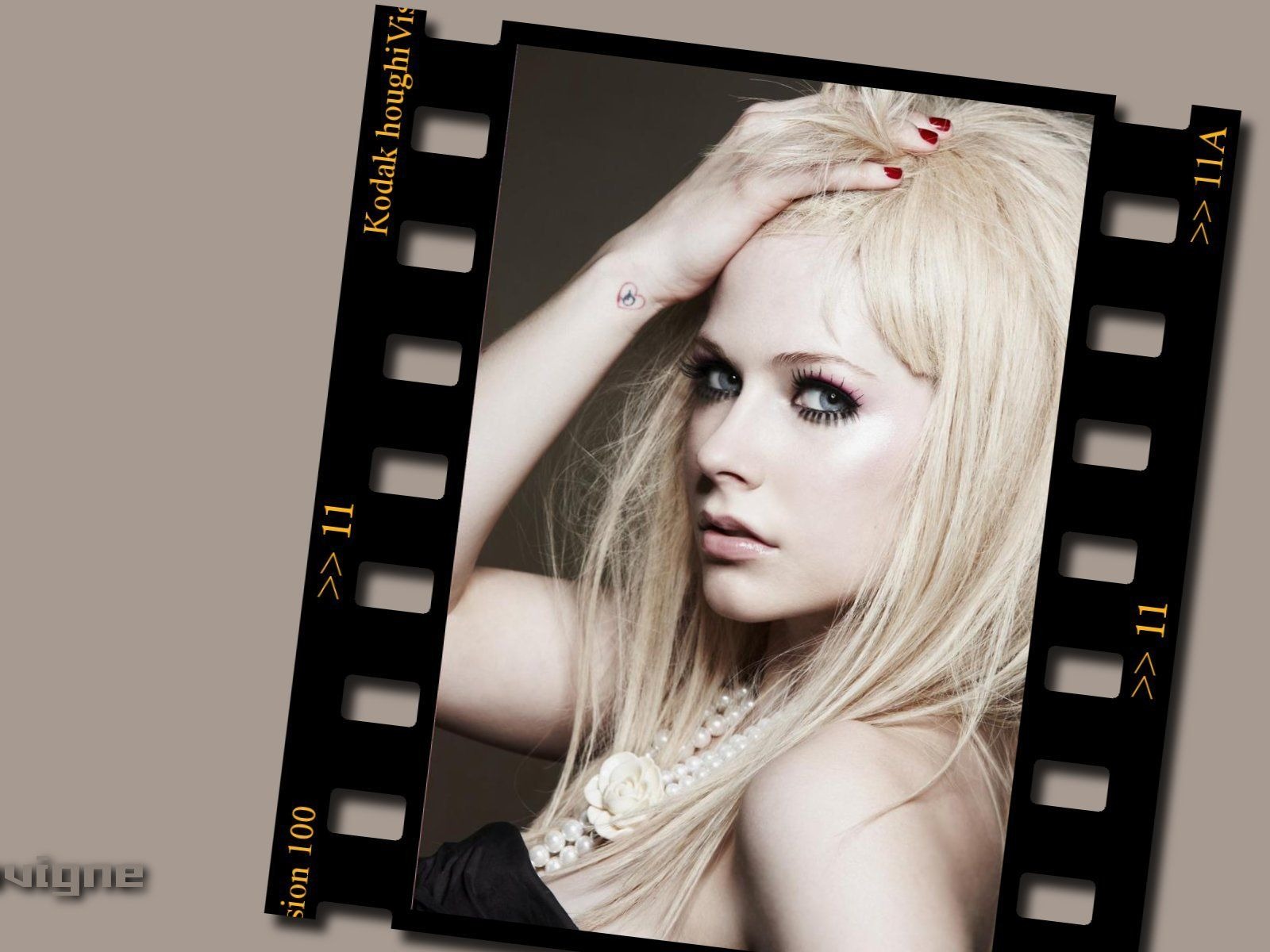 Avril Lavigne krásnou tapetu #29 - 1600x1200