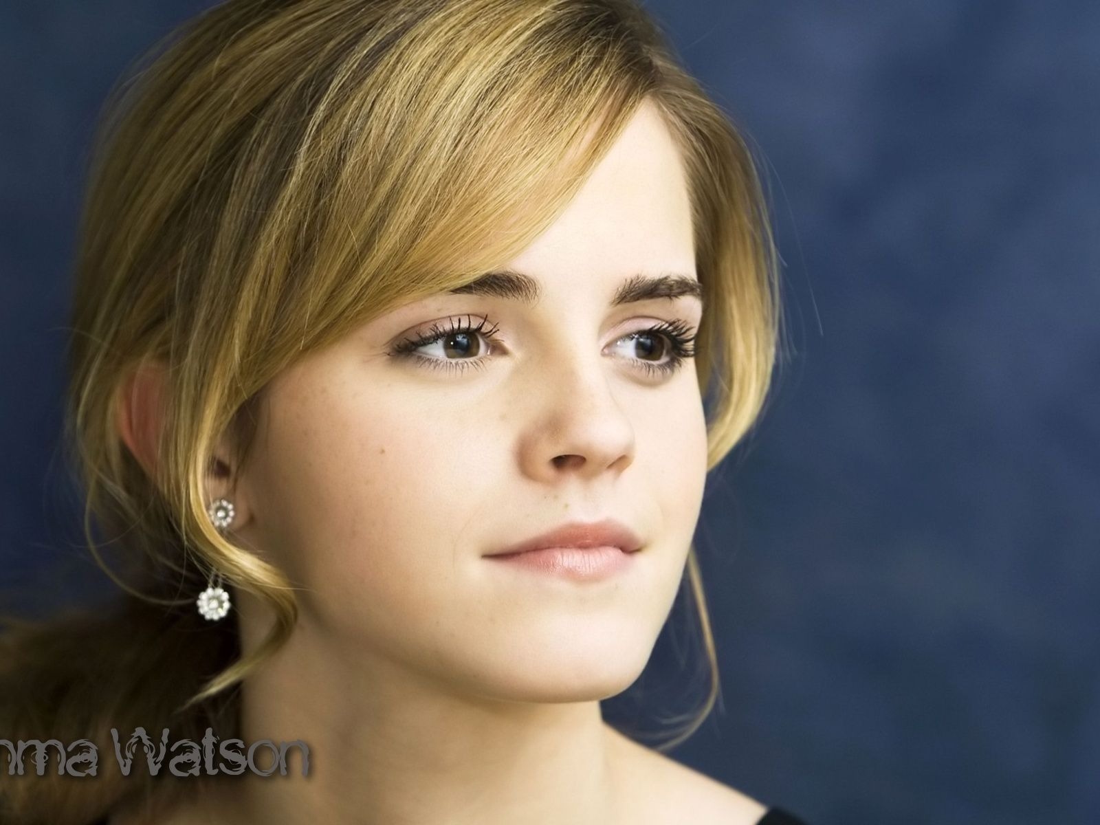 Emma Watson beautiful wallpaper #7 - 1600x1200