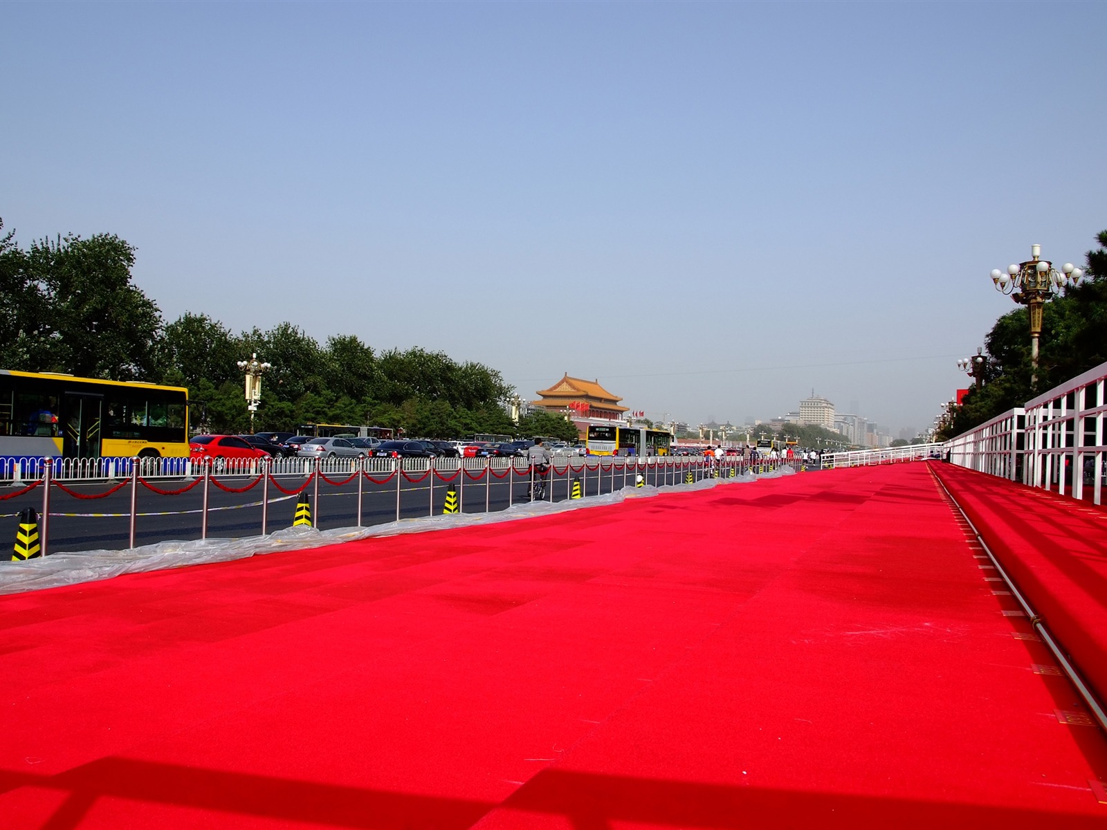 Costumes, Tiananmen Square (rebar works) #10 - 1600x1200