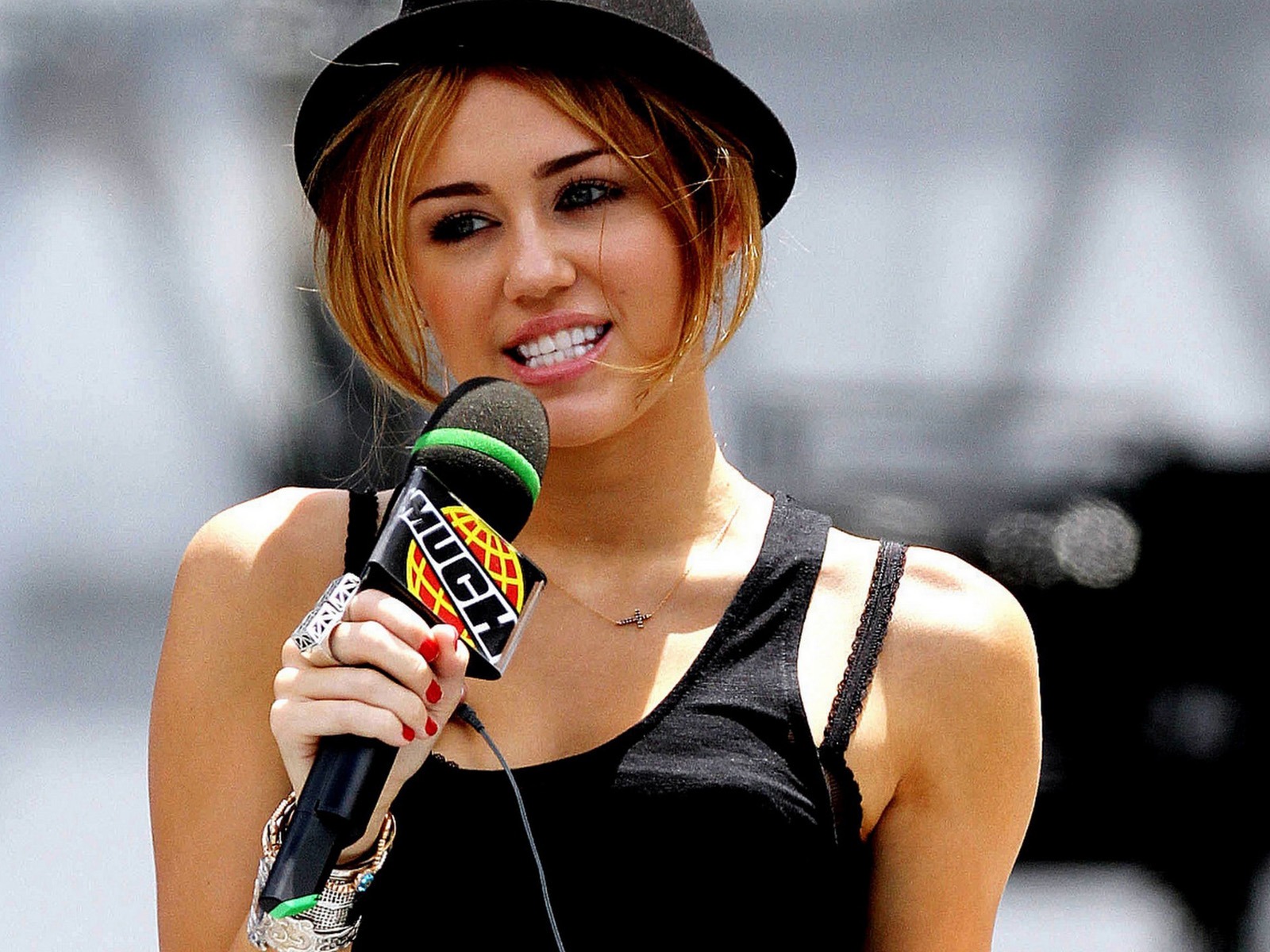 Miley Cyrus 麦莉·赛勒斯 美女壁纸18 - 1600x1200