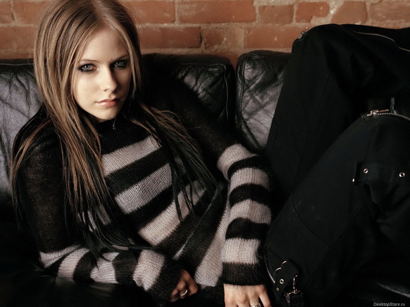 Avril Lavigne 艾薇儿·拉维妮 美女壁纸(三)17 - 1600x1200