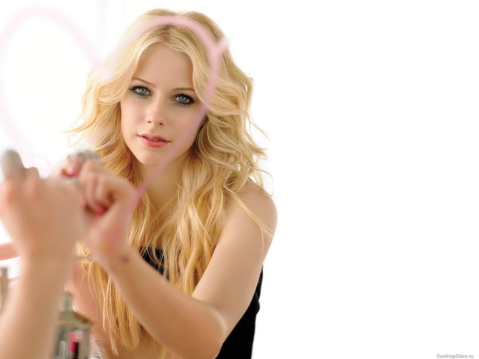 Avril Lavigne beau fond d'écran (3) #39 - 1600x1200