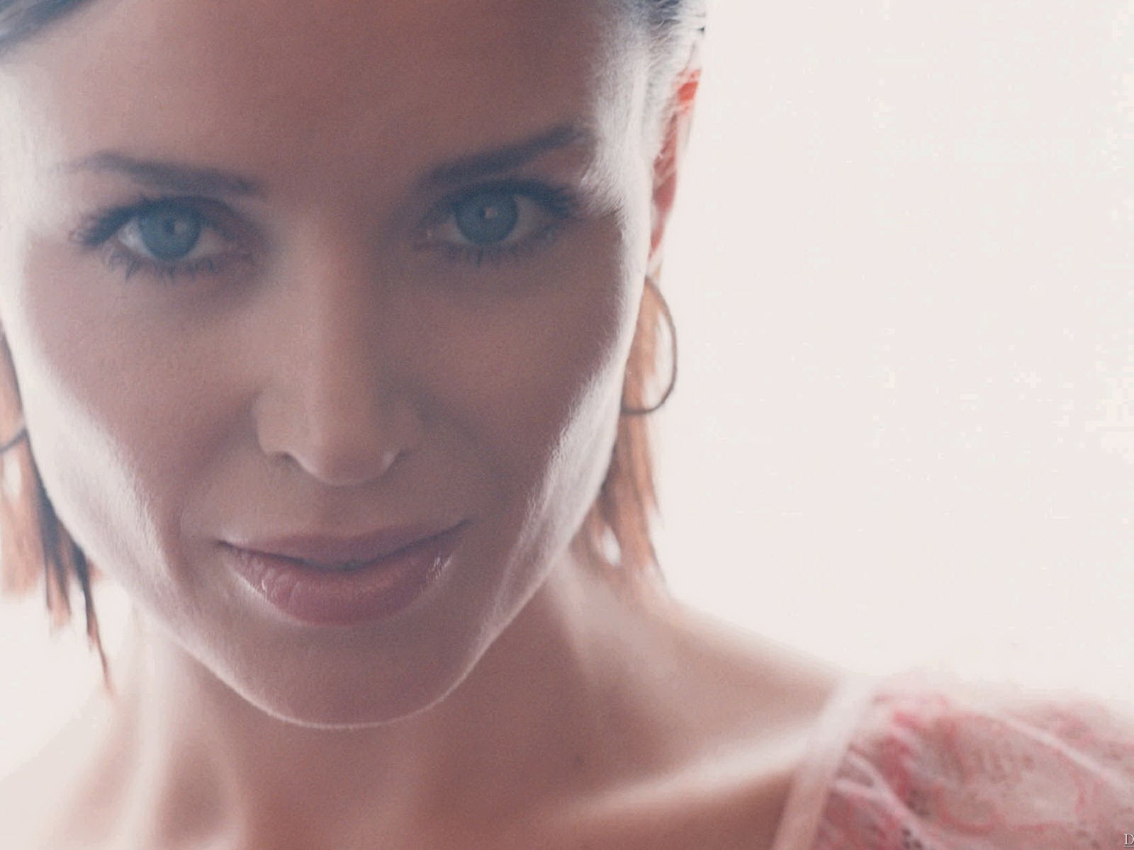 Dannii Minogue hermoso fondo de pantalla (2) #21 - 1600x1200