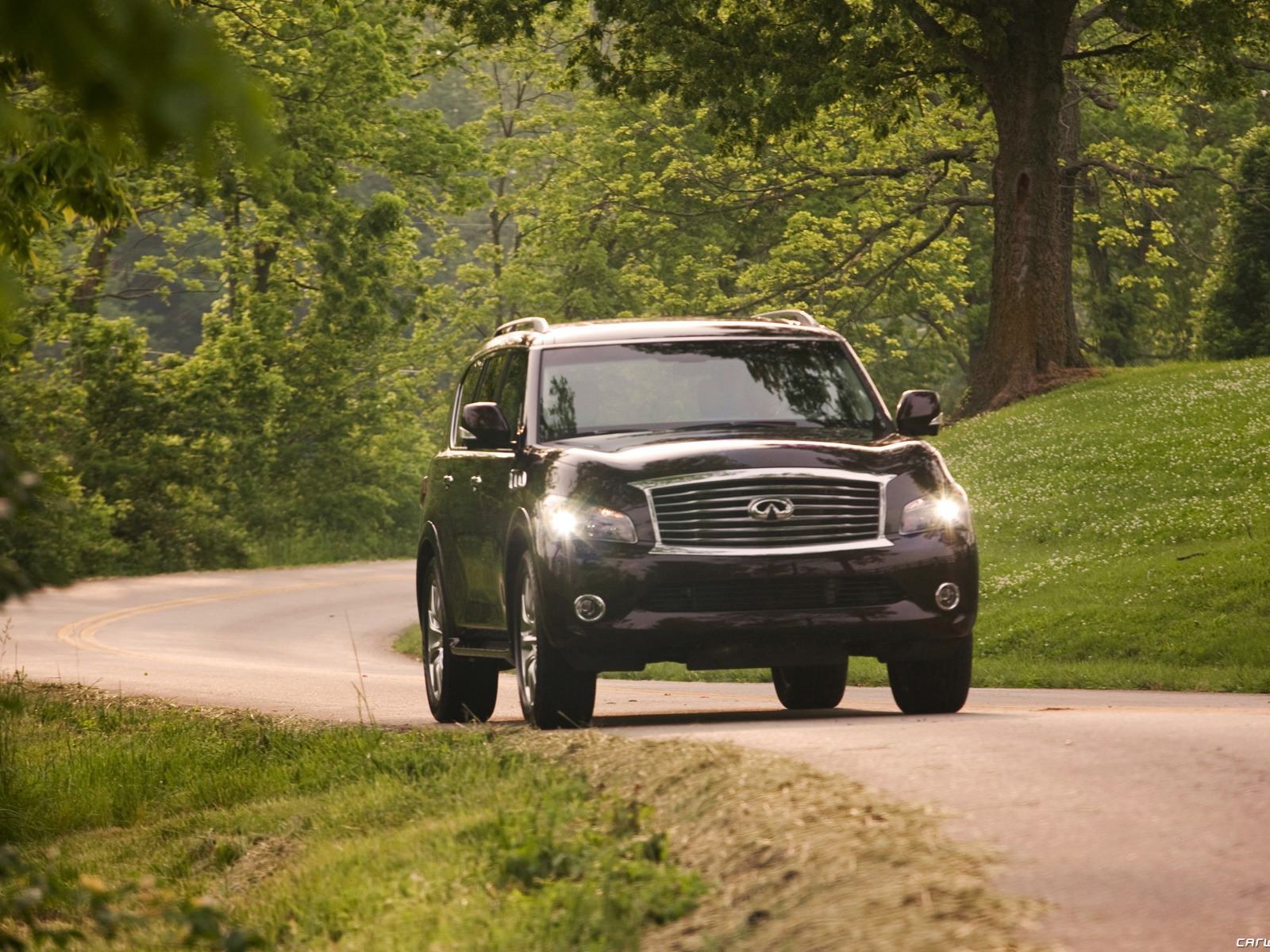 Infiniti QX56 - 2011 HD wallpaper #5 - 1600x1200