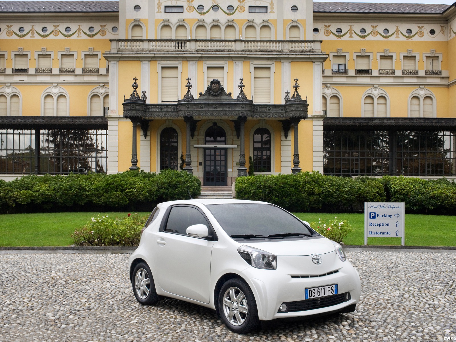 Toyota iQ - 2009 HD Wallpaper (2) #6 - 1600x1200