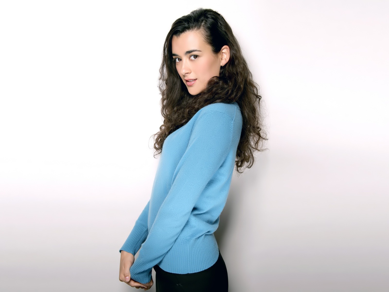 Cote de Pablo beautiful wallpaper #15 - 1600x1200