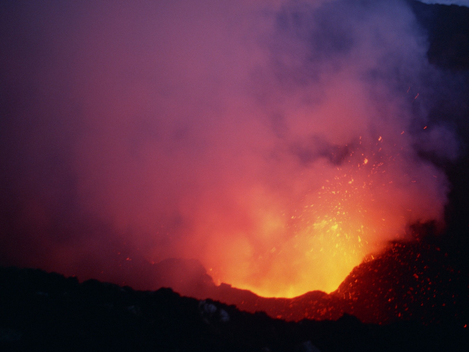 Vulkanausbruch von der herrlichen Landschaft Tapeten #12 - 1600x1200
