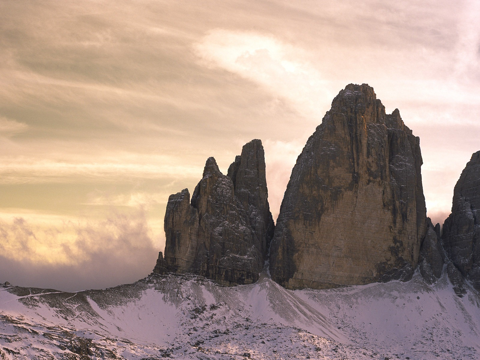 Windows 8 offiziellen Panorama Tapete, Wellen, Wälder, majestätische Berge #13 - 1600x1200