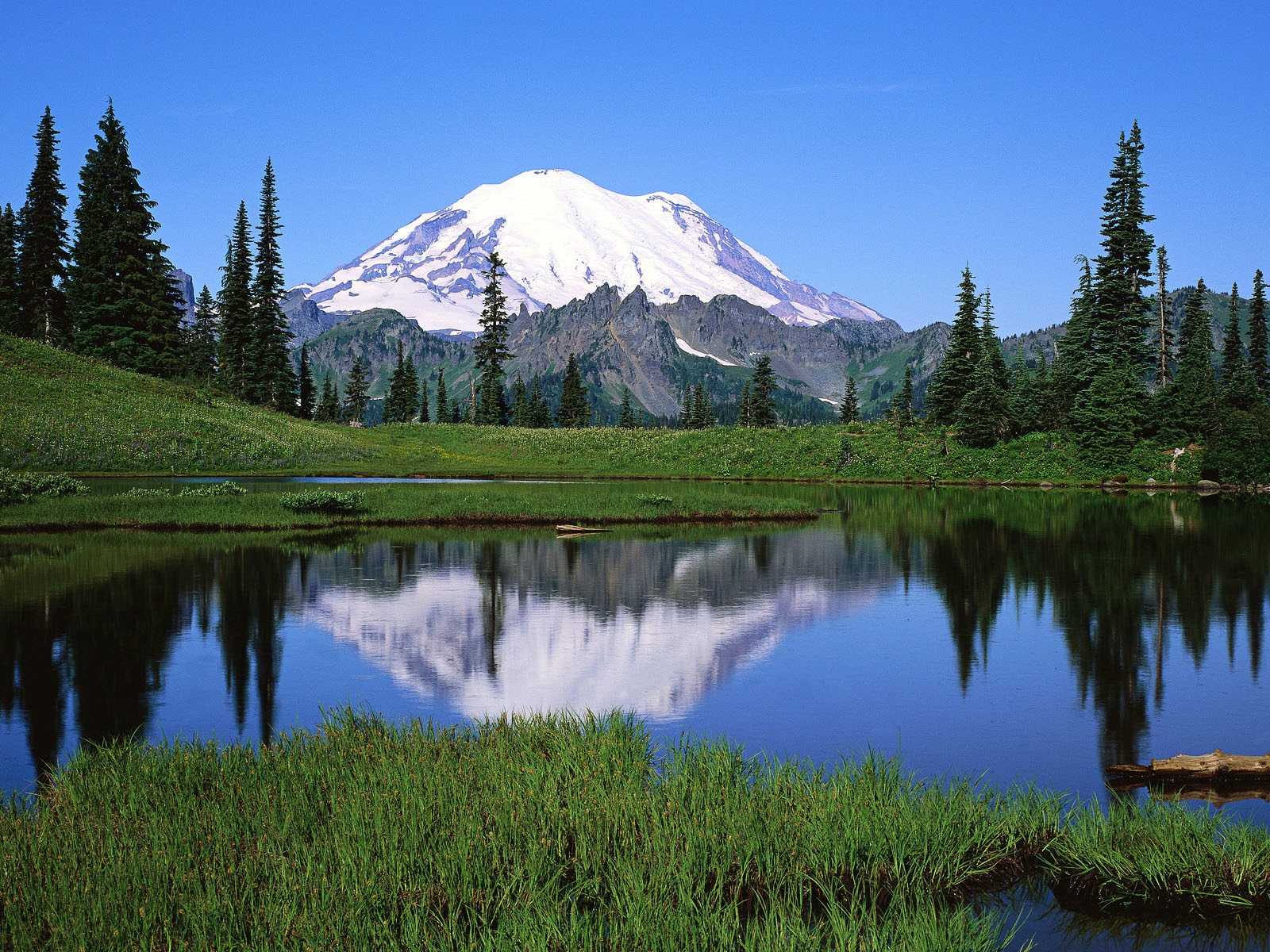 Windows 8 offiziellen Panorama Tapete, Wellen, Wälder, majestätische Berge #18 - 1600x1200