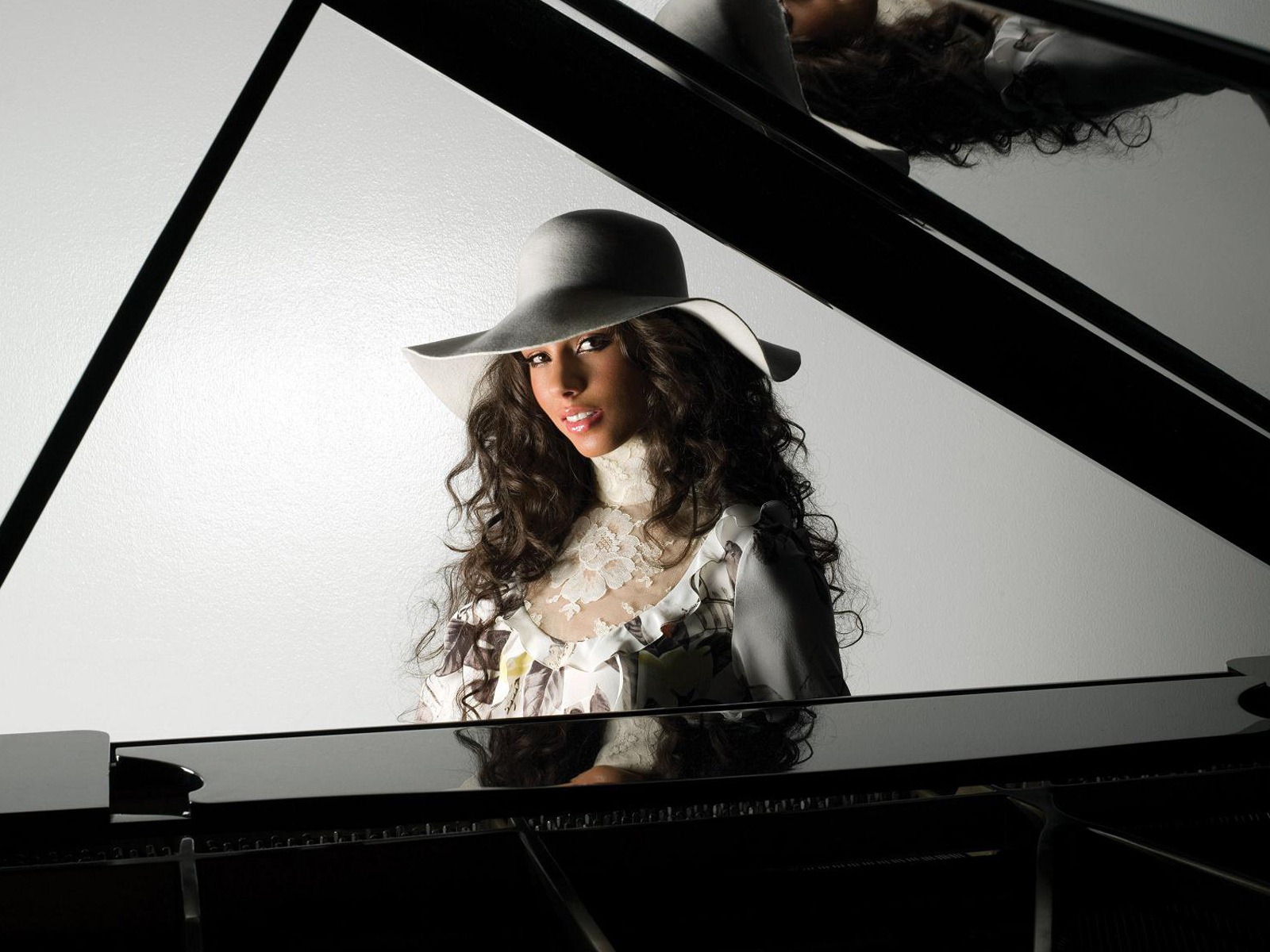 Alicia Keys красивые обои #4 - 1600x1200